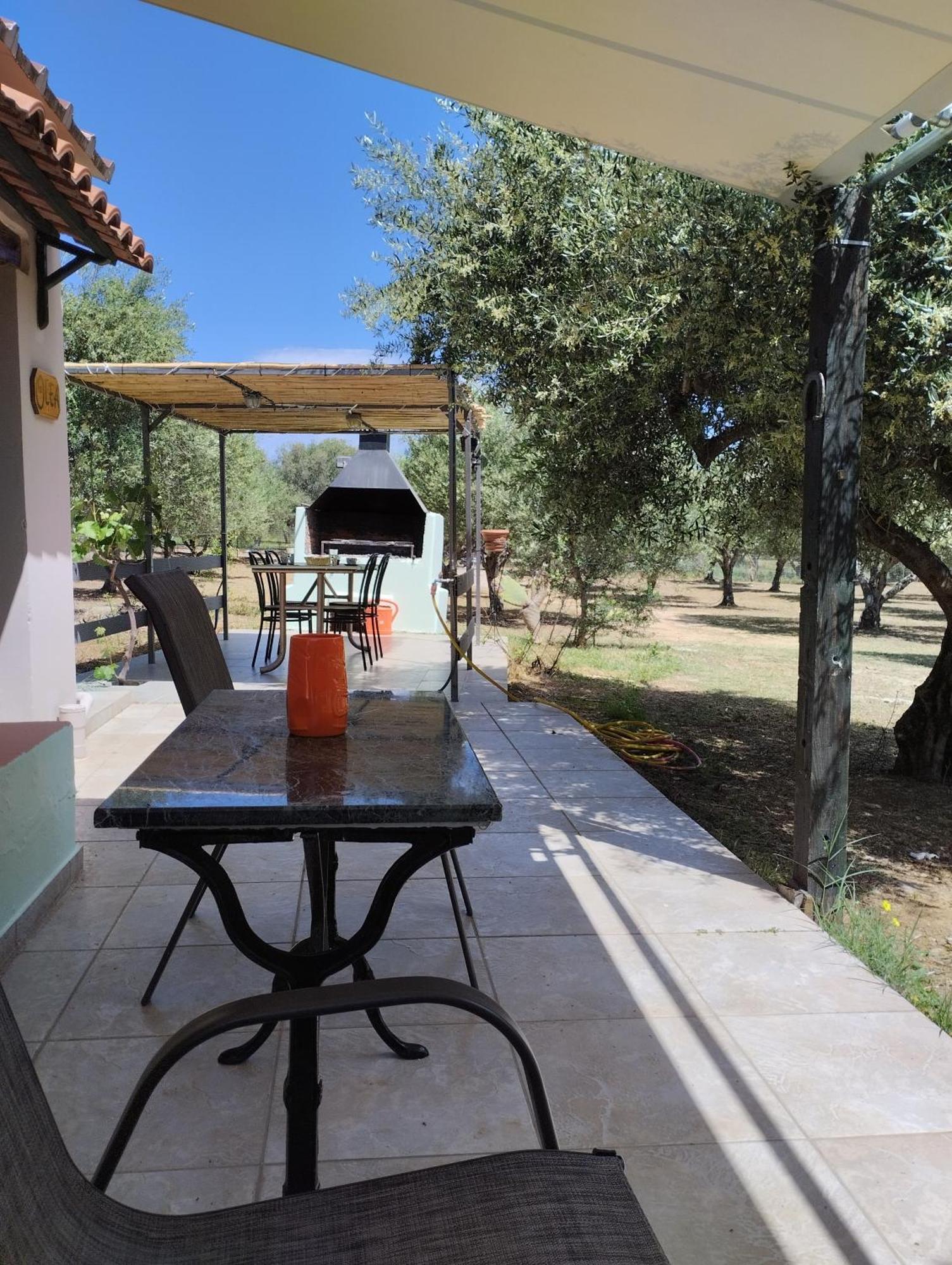 Olea Cottage Galatás Exteriér fotografie