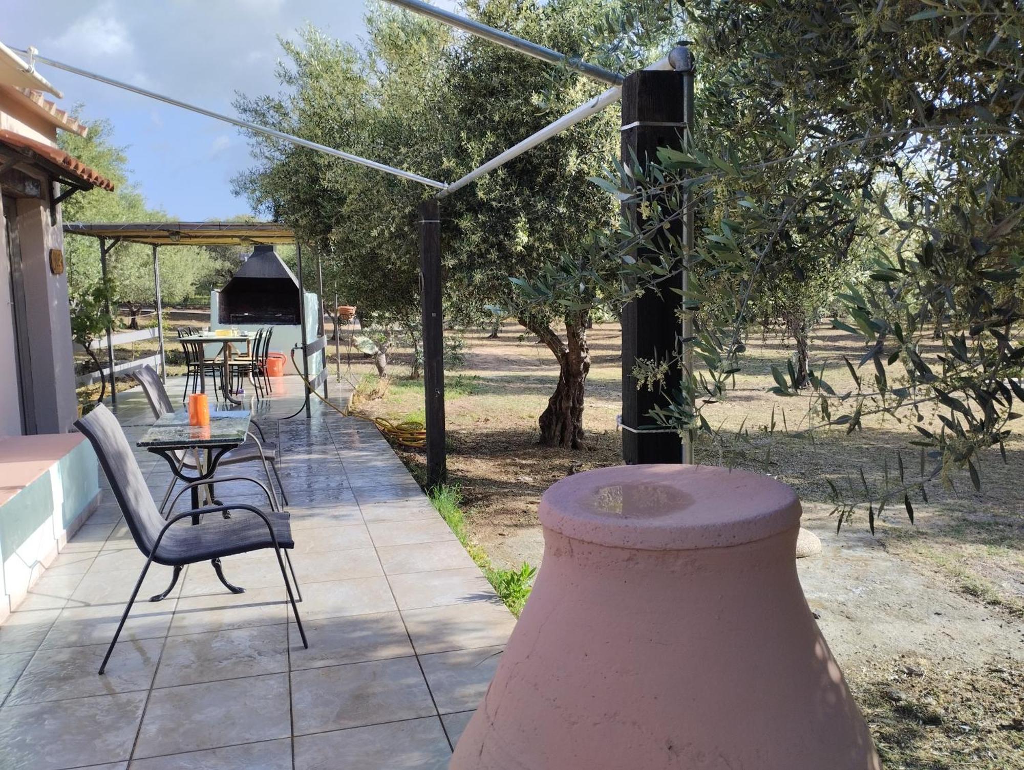 Olea Cottage Galatás Exteriér fotografie